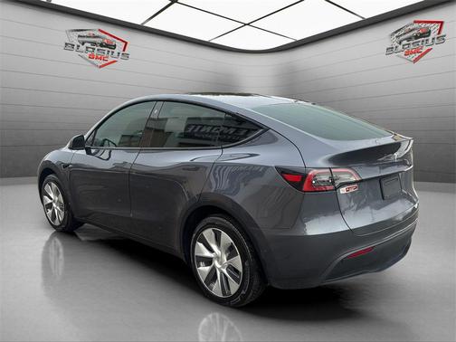 2022 Tesla Model Y Long Range Dual Motor All-Wheel Drive