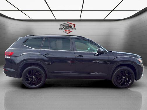 Deep Black 2023 Volkswagen Atlas 3.6L SE w/Technology