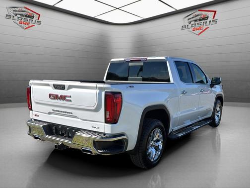 White Frost Tricoat 2022 GMC Sierra 1500 SLT