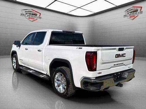 White Frost Tricoat 2022 GMC Sierra 1500 SLT