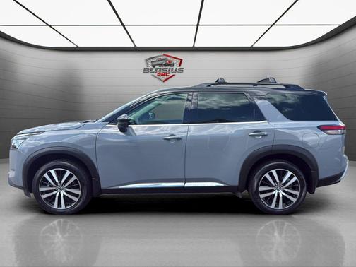 Solid Gray/Super Black 2023 Nissan Pathfinder Platinum 4WD