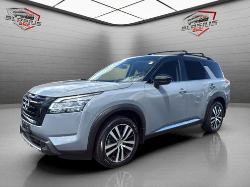 Solid Gray/Super Black 2023 Nissan Pathfinder Platinum 4WD