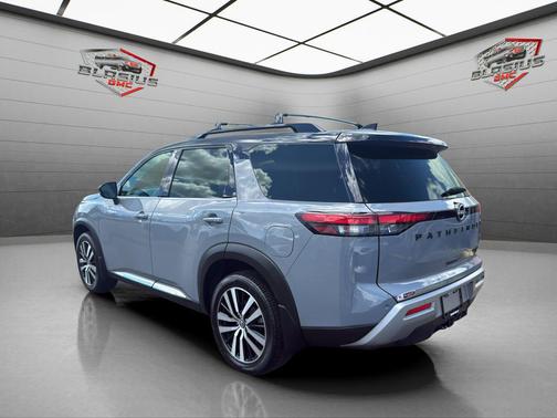 Solid Gray/Super Black 2023 Nissan Pathfinder Platinum 4WD