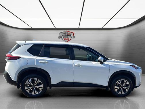 Pearl White Tricoat 2023 Nissan Rogue SV