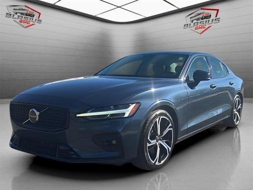 2024 Volvo S60 B5 Core Dark Theme