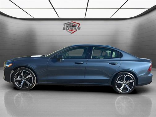 2024 Volvo S60 B5 Core Dark Theme
