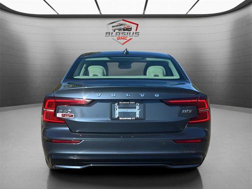 2024 Volvo S60 B5 Core Dark Theme
