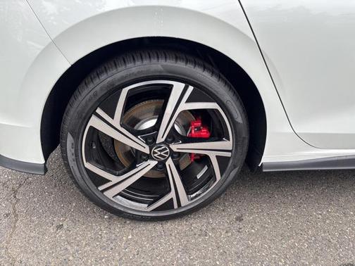 2025 Volkswagen Golf GTI 2.0T SE DSG