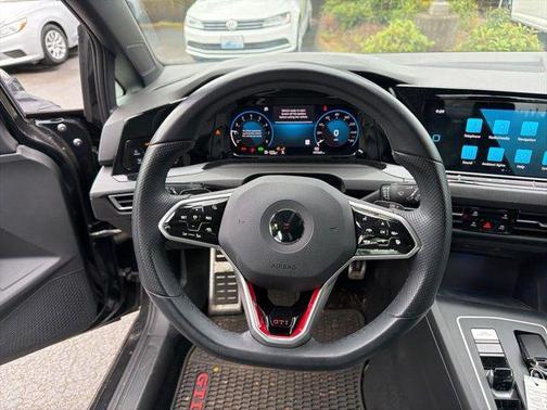 Deep Black Pearl 2022 Volkswagen Golf GTI 2.0T SE DSG