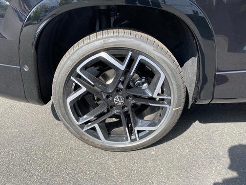 2025 Volkswagen Tiguan 2.0T SEL R-Line 4MOTION
