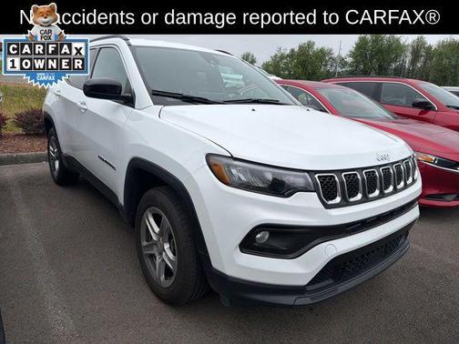 Bright White Clearcoat 2024 Jeep Compass Latitude