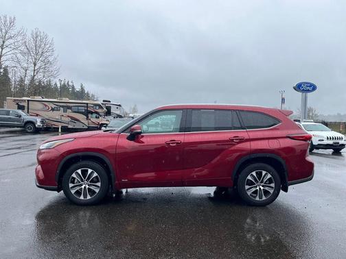 2022 Toyota Highlander Hybrid XLE