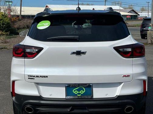 Iridescent Pearl Tricoat 2025 Chevrolet Trailblazer RS