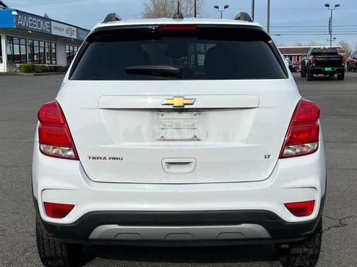 Summit White 2019 Chevrolet Trax LT