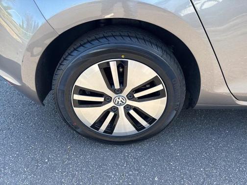 2016 Volkswagen e-Golf SE