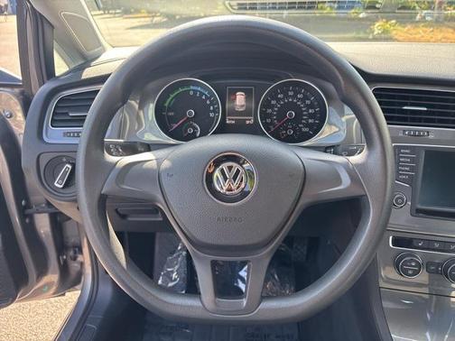 2016 Volkswagen e-Golf SE