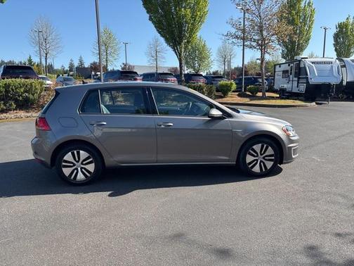 2016 Volkswagen e-Golf SE