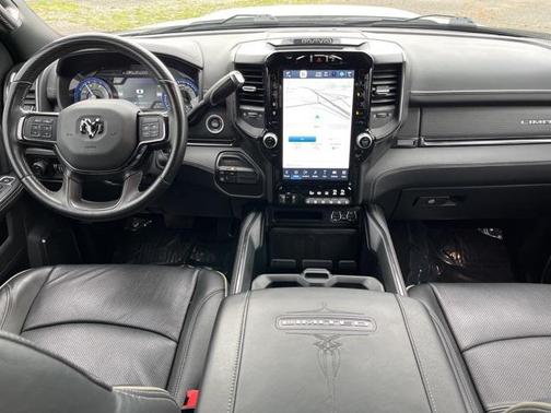 2022 RAM 3500 Limited Crew Cab 4x4 8' Box