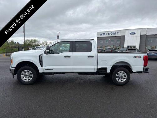 Oxford White 2023 Ford F-350 XLT
