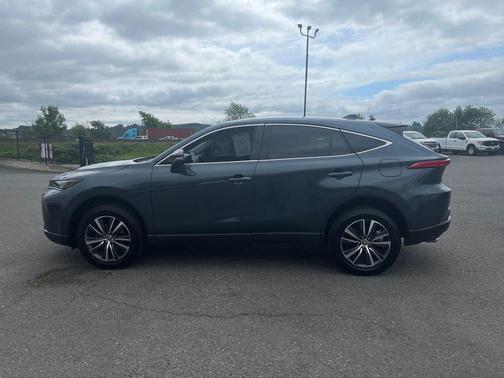 Coastal Gray Metallic 2022 Toyota Venza LE