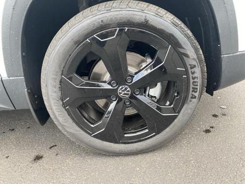 2025 Volkswagen Taos 1.5T SE Black