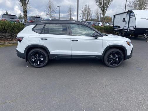 2025 Volkswagen Taos 1.5T SE Black
