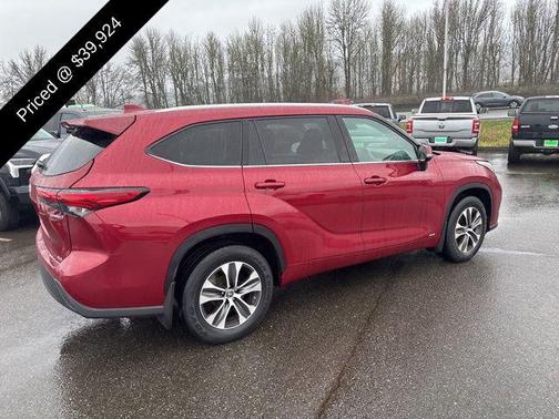2022 Toyota Highlander Hybrid XLE