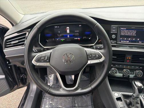 Deep Black 2023 Volkswagen Jetta 1.5T SE