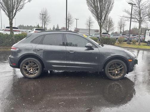 2022 Porsche Macan Base
