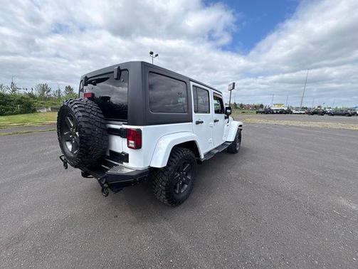 Bright White Clearcoat 2016 Jeep Wrangler Unlimited Freedom