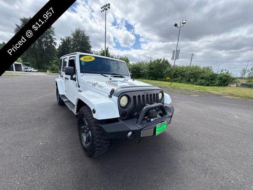 Bright White Clearcoat 2016 Jeep Wrangler Unlimited Freedom