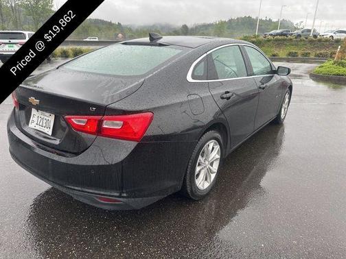 Mosaic Black Metallic 2024 Chevrolet Malibu FWD 1LT