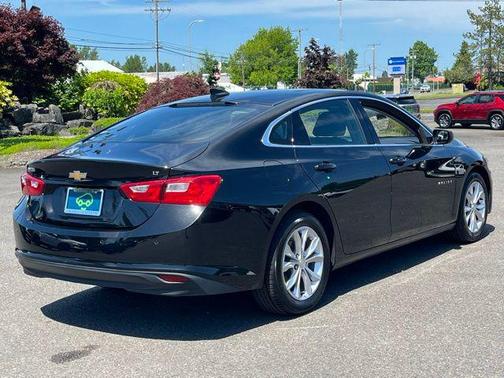 Mosaic Black Metallic 2024 Chevrolet Malibu FWD 1LT