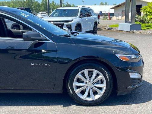 Mosaic Black Metallic 2024 Chevrolet Malibu FWD 1LT