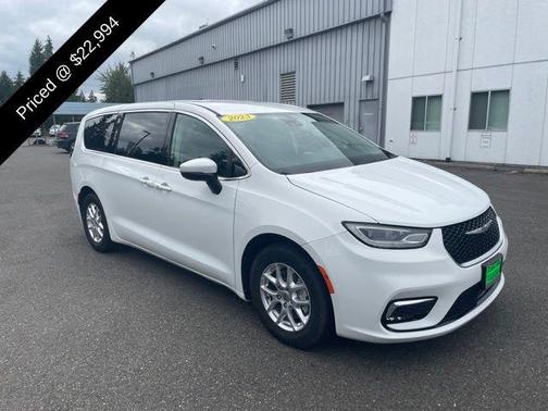 Bright White Clearcoat 2023 Chrysler Pacifica Touring L