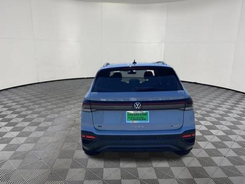 Monument Gray w/Dp Blk Rf 2026 Volkswagen Taos SE Black