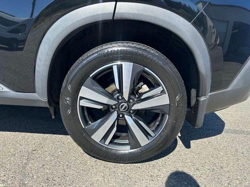 Super Black 2022 Nissan Rogue SL