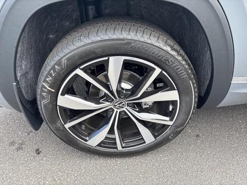 2025 Volkswagen Atlas Cross Sport 2.0T SEL Premium