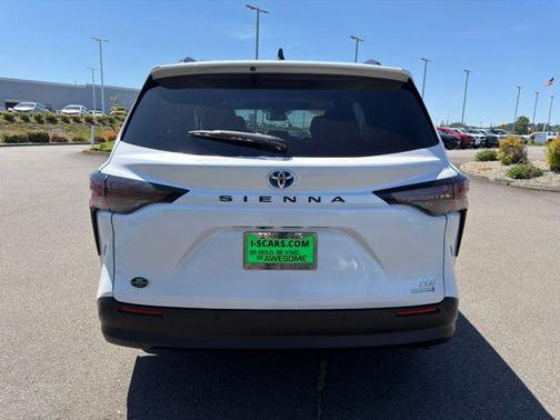 Pearl 2023 Toyota Sienna XLE
