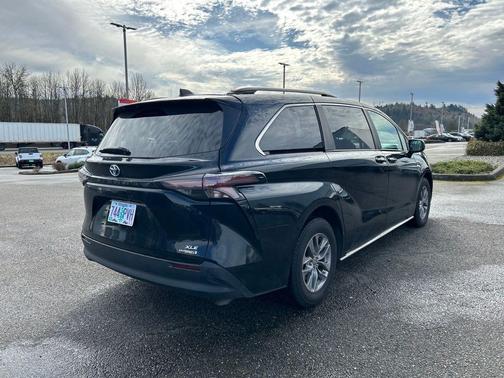 2024 Toyota Sienna XLE