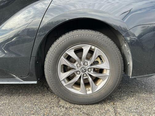 2024 Toyota Sienna XLE