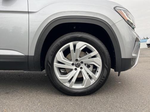 2023 Volkswagen Atlas 3.6L SE w/Technology