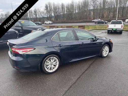2019 Toyota Camry Hybrid XLE