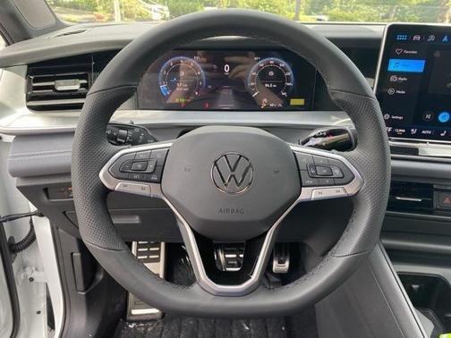 2025 Volkswagen Tiguan 2.0T SE R-Line Black 4MOTION