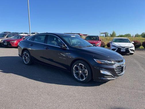 Dark Ash Metallic 2022 Chevrolet Malibu FWD LT