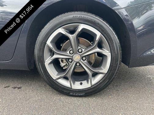 Dark Ash Metallic 2022 Chevrolet Malibu FWD LT