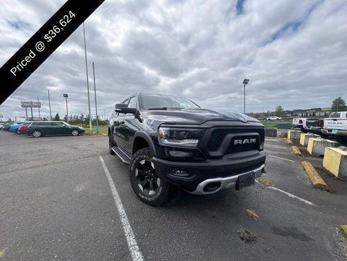 Diamond Black Crystal Pearlcoat 2022 RAM 1500 Rebel