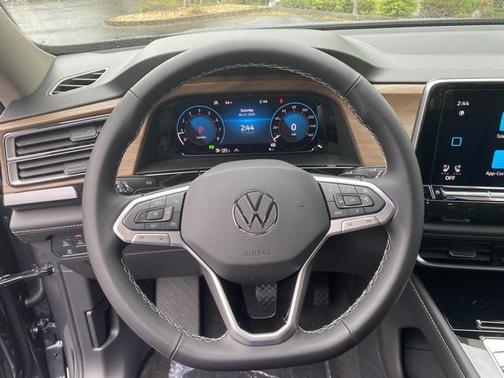 2025 Volkswagen Atlas 2.0T SE w/Technology 4MOTION