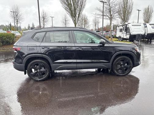 2025 Volkswagen Taos 1.5T SE Black