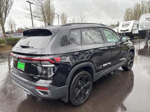 2025 Volkswagen Taos 1.5T SE Black